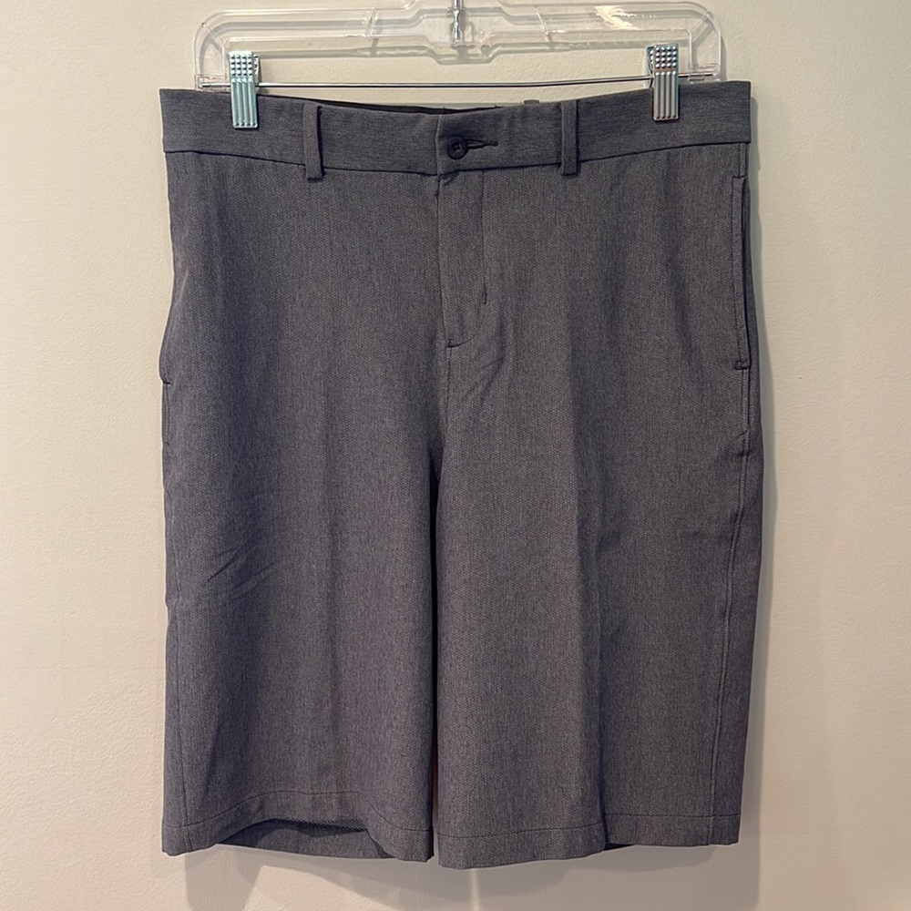 NWT, Nike Flex, gray, golf style shorts, size XL